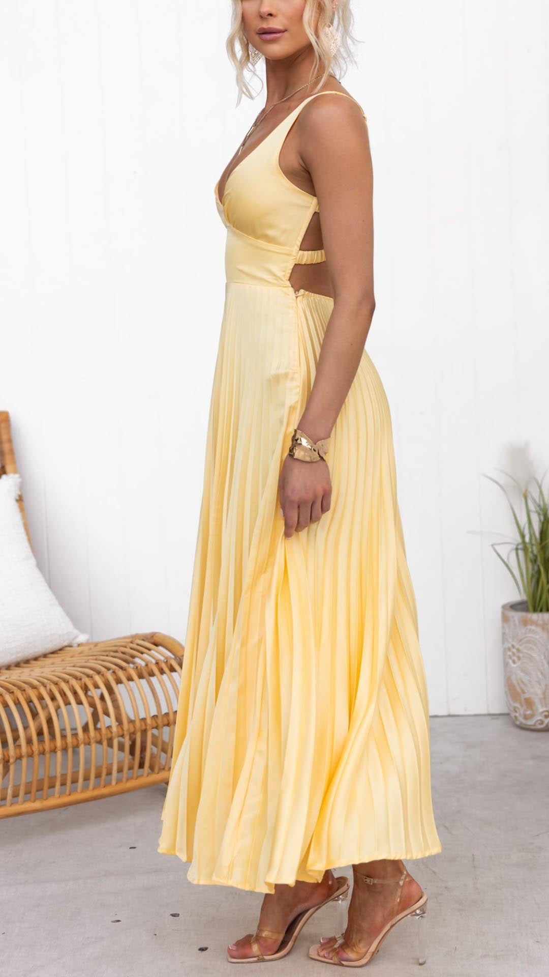 Darya - Yellow Pleated Maxi Dress with V-Neckline